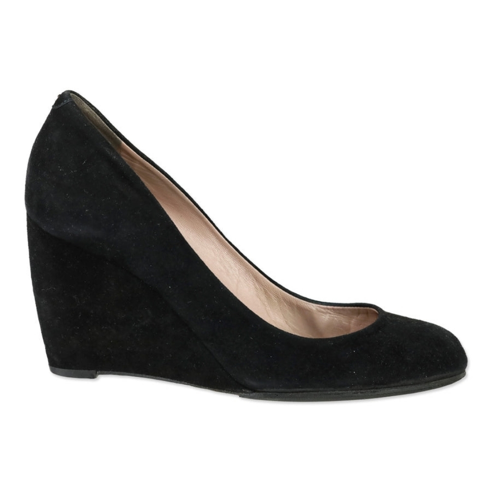 GUCCI SUEDE BLACK WEDGE PUMP!